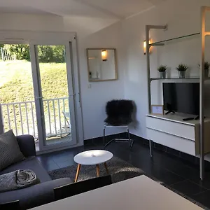 https://pause-detente-sur-la-port-du-bourget-du-lac.hotels-rhonealpes.com